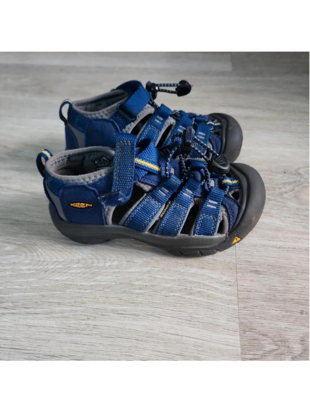 Keen Kids Blue Sandals
Blue with yellow accents
#keen #kids